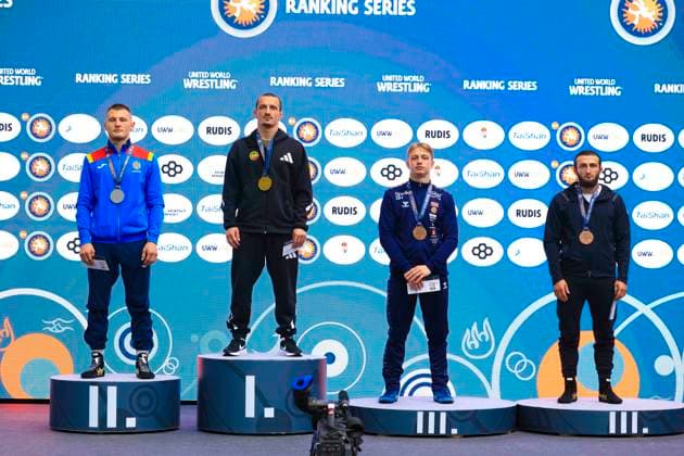 Sport Bilder des Tages Wrestling Ranking Series - Polyak Imre & Varga Janos Memorial 2025 Podium 67kg GR - Gold: Joni Khetsuriani (GEO), Silver: Valentin Petic (MDA), Bronze: Haavard Joergensen (NOR), Leri Abuladze (GEO) Budapest Hungary *** Wrestling Ranking Series Polyak Imre Varga Janos Memorial 2025 Podium 67kg GR Gold Joni Khetsuriani GEO , Silver Valentin Petic MDA , Bronze Haavard Joergensen NOR , Leri Abuladze GEO Budapest Hungary Copyright: xUnitedxWorldxWrestlingx xKadirxCx