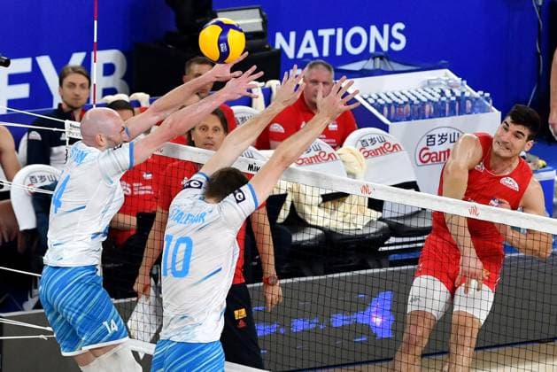 Ljubljana, Slovenia, 20th July 2024: Saso Stalekar of Slovenia in action against Vuk Todorovic of Serbia during the IVNL Volleyball Nations League, Week 3 match, between Serbia and Slovenia at Arena Stozice, Ljubljana, Slovenia. (Natasa Kupljenik SPP) Copyright: xNatasaxKupljenikx xSPPx SPP_1025965
