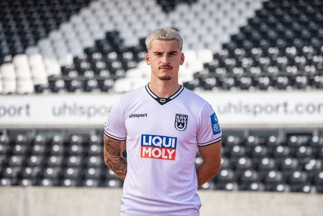 SSV Ulm 1846 Fußball; 3. Liga, Porträttermin 2025 2026 44 Niklas Castelle; SSV Ulm 1846 Fußball; 3. Liga, Porträttermin 2025 2026 Foto: Lucca Fundel Ulm Donaustadion Ulm Baden-Württemberg Deutschland