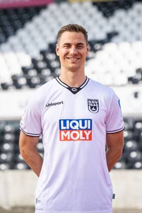 SSV Ulm 1846 Fußball; 3. Liga, Porträttermin 2025 2026 14 Dennis Dressel; SSV Ulm 1846 Fußball; 3. Liga, Porträttermin 2025 2026 Foto: Lucca Fundel Ulm Donaustadion Ulm Baden-Württemberg Deutschland