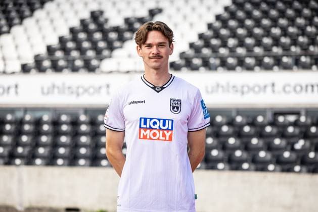 SSV Ulm 1846 Fußball; 3. Liga, Porträttermin 2025 2026 25 Elias Löder; SSV Ulm 1846 Fußball; 3. Liga, Porträttermin 2025 2026 Foto: Lucca Fundel Ulm Donaustadion Ulm Baden-Württemberg Deutschland