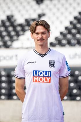 SSV Ulm 1846 Fußball; 3. Liga, Porträttermin 2025 2026 25 Elias Löder; SSV Ulm 1846 Fußball; 3. Liga, Porträttermin 2025 2026 Foto: Lucca Fundel Ulm Donaustadion Ulm Baden-Württemberg Deutschland