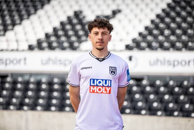 SSV Ulm 1846 Fußball; 3. Liga, Porträttermin 2025 2026 7 Ensar Aksakal; SSV Ulm 1846 Fußball; 3. Liga, Porträttermin 2025 2026 Foto: Lucca Fundel Ulm Donaustadion Ulm Baden-Württemberg Deutschland