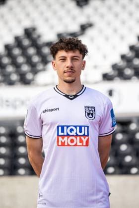 SSV Ulm 1846 Fußball; 3. Liga, Porträttermin 2025 2026 7 Ensar Aksakal; SSV Ulm 1846 Fußball; 3. Liga, Porträttermin 2025 2026 Foto: Lucca Fundel Ulm Donaustadion Ulm Baden-Württemberg Deutschland
