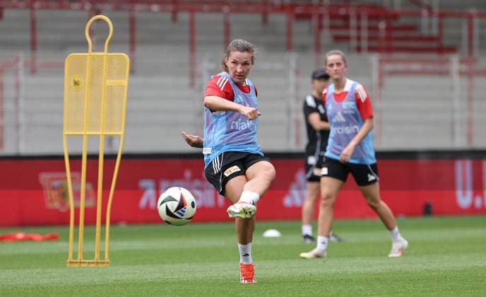 Katja Orschmann am Ball Einzelbild Freisteller Aktion Fußball Fussball Frauen Damen Bundesliga Saison 2025 2026 21.07.2025 Trainingsauftakt 1.FC Union Berlin DFL regulations prohibit any use of photographs as image sequences and or quasi-video