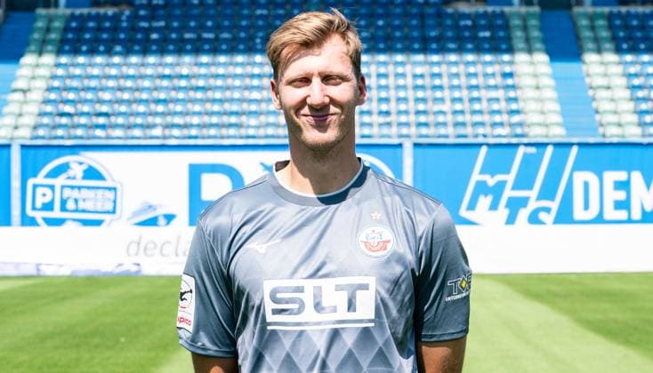 Philipp Klewin, FC Hansa Rostock, 3. Liga, Fußball, Portraittermin 2025 2026 Torwart Philipp Klewin (FC Hansa Rostock) beim Potraitfototermin im Ostseestadion. Rostock Ostseestadion Mecklenburg-Vorpommern Deutschland