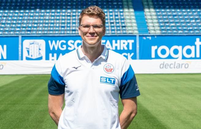 Dr. Martin Randow, FC Hansa Rostock, 3. Liga, Fußball, Portraittermin 2025 2026 Mannschaftsarzt Dr. Martin Randow (FC Hansa Rostock) beim Potraitfototermin im Ostseestadion. Rostock Ostseestadion Mecklenburg-Vorpommern Deutschland