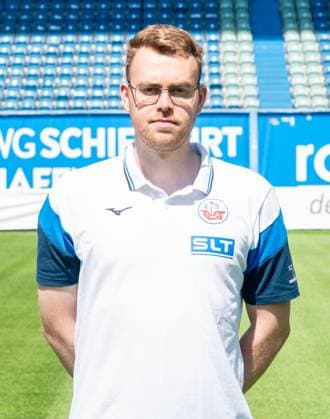 Sebastian Schlettwein, FC Hansa Rostock, 3. Liga, Fußball, Portraittermin 2025 2026 Physiotherapeut Sebastian Schlettwein (FC Hansa Rostock) beim Potraitfototermin im Ostseestadion. Rostock Ostseestadion Mecklenburg-Vorpommern Deutschland