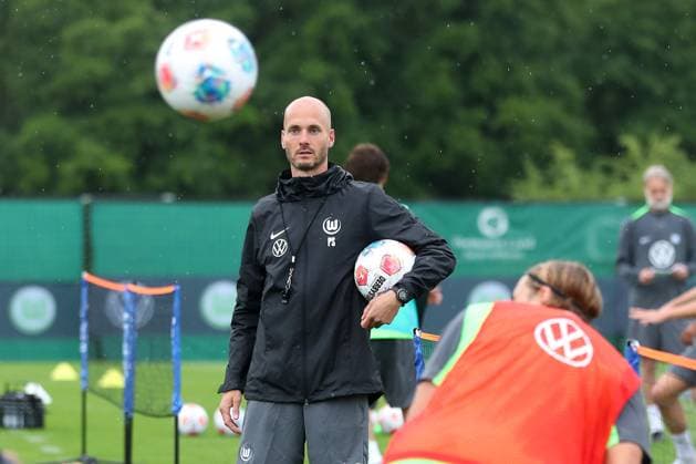 VfL Trainingslager, Weimarer Land Weimarer Land, Blankenhain, 21.07.2025, FUßBALL - VfL Wolfsburg, Sommertrainingslager, 1. Bundesliga, Saison 2025 26. Cheftrainer Paul Simonis (VfL Wolfsburg) Blankenhain