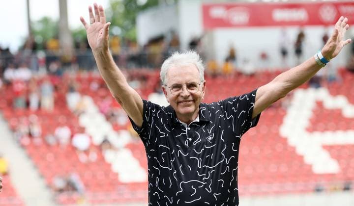 Zwickau, 20.07.2025, Stadion Zwickau, Fussball, VW Cup , FSV Zwickau vs. SG Dynamo Dresden 0:0 , Im Bild: Zu Gast im Stadion, die Zwickauer Torwartlegende Jürgen Croy. , Nur zur redaktionellen Nutzung. Only editorial use. ,