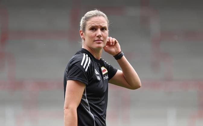 Torwarttrainerin Alisa Vetterlein Aktion Oberkörper Fußball Fussball Frauen Damen Bundesliga Saison 2025 2026 21.07.2025 Trainingsauftakt 1.FC Union Berlin DFL regulations prohibit any use of photographs as image sequences and or quasi-video