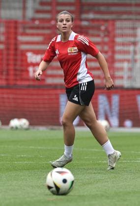 Korina Janez am Ball Einzelbild Freisteller Aktion Fußball Fussball Frauen Damen Bundesliga Saison 2025 2026 21.07.2025 Trainingsauftakt 1.FC Union Berlin DFL regulations prohibit any use of photographs as image sequences and or quasi-video