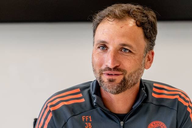 Jose Barcala (Chef-Trainer, FC Bayern Muenchen Frauen) beim Pressetalk vor dem offiziellen Training Portrait Portraet. FC Bayern Muenchen Frauen, Fussball, Google Pixel Frauen-Bundesliga, Trainingseinheit, Saison 2025 2026, 21.07.2025. (DFL DFB REGULATIONS PROHIBIT ANY USE OF PHOTOGRAPHS as IMAGE SEQUENCES and or QUASI-VIDEO). FC Bayern Muenchen Frauen, Fussball, Google Pixel Frauen-Bundesliga, Trainingseinheit, Saison 2025 2026, 21.07.2025. Muenchen Copyright: xEibner-Pressefoto HeikexFeinerx EP_HFR