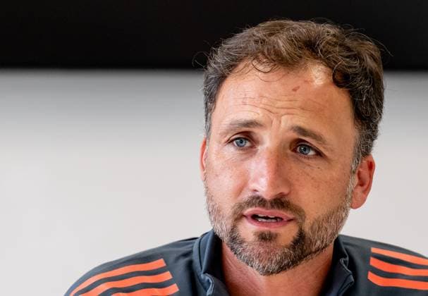 Jose Barcala (Chef-Trainer, FC Bayern Muenchen Frauen) beim Pressetalk vor dem offiziellen Training Portrait Portraet. FC Bayern Muenchen Frauen, Fussball, Google Pixel Frauen-Bundesliga, Trainingseinheit, Saison 2025 2026, 21.07.2025. (DFL DFB REGULATIONS PROHIBIT ANY USE OF PHOTOGRAPHS as IMAGE SEQUENCES and or QUASI-VIDEO). FC Bayern Muenchen Frauen, Fussball, Google Pixel Frauen-Bundesliga, Trainingseinheit, Saison 2025 2026, 21.07.2025. Muenchen Copyright: xEibner-Pressefoto HeikexFeinerx EP_HFR