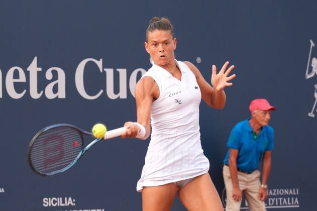Chloe Paquet in action against Francesca Jones during the 36th Palermo Ladies Open at Country Time Club during 36Â° Palermo Ladies Open, International Tennis match in Palermo, Italy, July 21 2025  Copyright: xFedericoxSerra IPAxSportx xipa-agency.netx xx IPA_60699970 IPA_Agency_IPA60699970