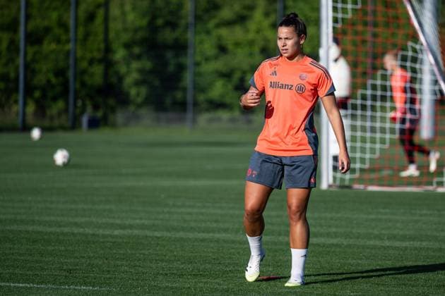 Lena Oberdorf (FC Bayern Muenchen Frauen, 08) FC Bayern Muenchen Frauen, Fussball, Google Pixel Frauen-Bundesliga, Trainingseinheit, Saison 2025 2026, 21.07.2025. (DFL DFB REGULATIONS PROHIBIT ANY USE OF PHOTOGRAPHS as IMAGE SEQUENCES and or QUASI-VIDEO). FC Bayern Muenchen Frauen, Fussball, Google Pixel Frauen-Bundesliga, Trainingseinheit, Saison 2025 2026, 21.07.2025. Muenchen Copyright: xEibner-Pressefoto HeikexFeinerx EP_HFR