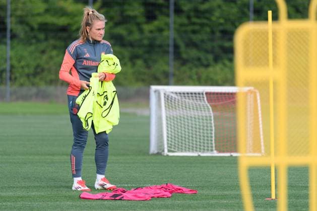 Munich, Germany, July 21st 2025: Assisten coach Clara Schöne during training at FC Bayern Campus, Munich, Germany. (Sven Beyrich SPP) Copyright: xSvenxBeyrich SPPx spp-en-SvBe-20250721-ND5_1458