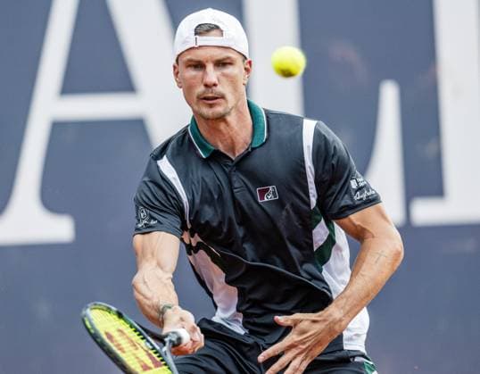 21.07.2025, Sportpark, Kitzbühel, AUT, ATP, Tennis Herren Tour, Generali Open Kitzbühel 2025, 1. Runde, Herren Einzel, im Bild Marton Fucsovics (HUN) Marton Fucsovics of Hungary during men s single 1. round match at the 2025 Generali Open Kitzbühel of the ATP Tour at the Sportpark in Kitzbühel, Austria on 2025 07 21. Expa Kitzbühel