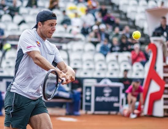 21.07.2025, Sportpark, Kitzbühel, AUT, ATP, Tennis Herren Tour, Generali Open Kitzbühel 2025, 1. Runde, Herren Einzel, im Bild Joel Schwaerzler (AUT) Joel Schwaerzler of Austria during men s single 1. round match at the 2025 Generali Open Kitzbühel of the ATP Tour at the Sportpark in Kitzbühel, Austria on 2025 07 21. Expa Kitzbühel