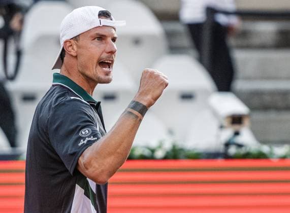 21.07.2025, Sportpark, Kitzbühel, AUT, ATP, Tennis Herren Tour, Generali Open Kitzbühel 2025, 1. Runde, Herren Einzel, im Bild Marton Fucsovics (HUN) Marton Fucsovics of Hungary during men s single 1. round match at the 2025 Generali Open Kitzbühel of the ATP Tour at the Sportpark in Kitzbühel, Austria on 2025 07 21. Expa Kitzbühel