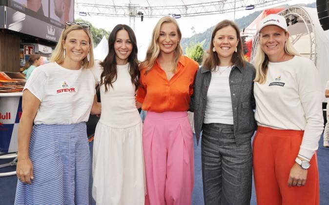 TENNIS - ATP, Tennis Herren Generali Open 2025 KITZBUEHEL,AUSTRIA,22.JUL.25 - TENNIS - ATP World Tour, Generali Open. Image shows Michaela Kirchgasser, Karina Toth, Barbara Schett-Eagle, Viktoria Rebensburg and Nicole Hosp.  GEPAxpictures xMatthiasxHauer
