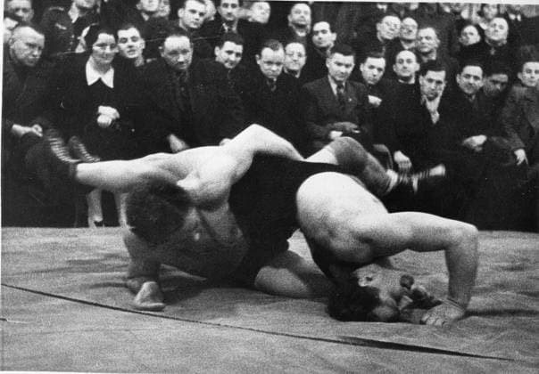 Ringen 32. Brandenburgische Meisterschaften im Ringen U.B.z. Unteroffezier Ludwig Schweikert besiegte Werner Seelenbinder nach Punkten 1939 !ACHTUNG AUFNAHMEDATUM GESCHÄTZT! *** Wrestling 32 Brandenburg Championships in Wrestling u B Z Corporal Ludwig Schweikert defeated Werner Seelenbinder After Points 1939 ATTENTION date estimated !ACHTUNG AUFNAHMEDATUM GESCHÄTZT!