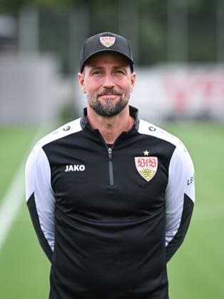 FUSSBALL 1. BUNDESLIGA SAISON 2025 2026 21.07.2025 Fototermin beim VfB Stuttgart auf dem Trainingsgelaende: Trainer Sebastian Hoeness