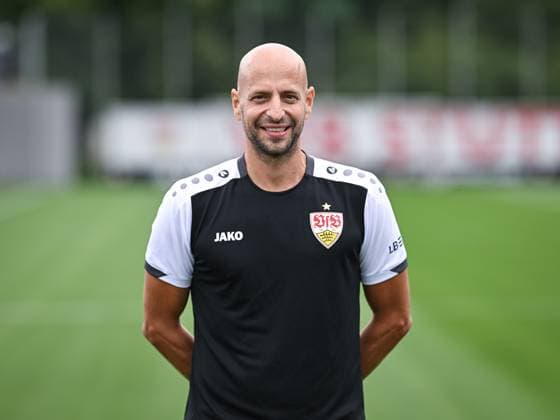 FUSSBALL 1. BUNDESLIGA SAISON 2025 2026 21.07.2025 Fototermin beim VfB Stuttgart auf dem Trainingsgelaende: Torwarttrainer Steffen Krebs