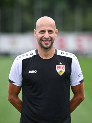 FUSSBALL 1. BUNDESLIGA SAISON 2025 2026 21.07.2025 Fototermin beim VfB Stuttgart auf dem Trainingsgelaende: Torwarttrainer Steffen Krebs