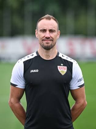 FUSSBALL 1. BUNDESLIGA SAISON 2025 2026 21.07.2025 Fototermin beim VfB Stuttgart auf dem Trainingsgelaende: Athletiktrainer Matthias Schiffers