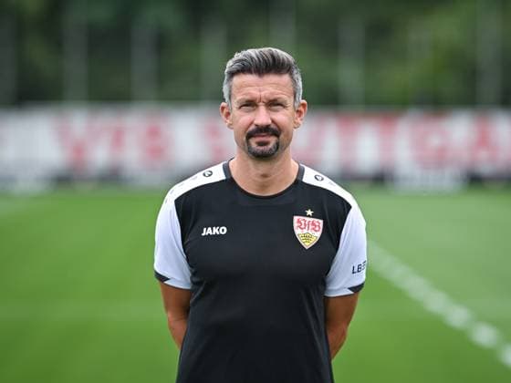 FUSSBALL 1. BUNDESLIGA SAISON 2025 2026 21.07.2025 Fototermin beim VfB Stuttgart auf dem Trainingsgelaende: Praeventivtrainer Martin Franz