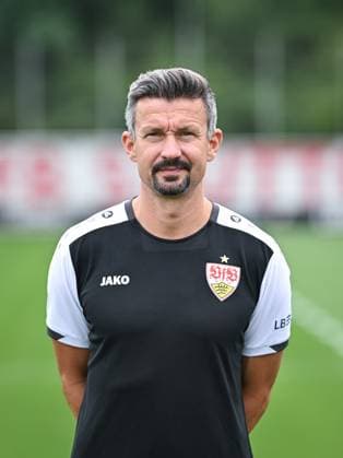 FUSSBALL 1. BUNDESLIGA SAISON 2025 2026 21.07.2025 Fototermin beim VfB Stuttgart auf dem Trainingsgelaende: Praeventivtrainer Martin Franz