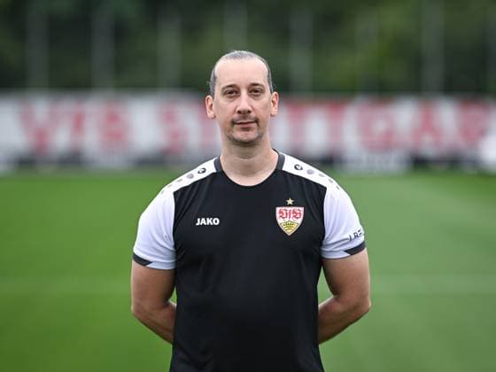 FUSSBALL 1. BUNDESLIGA SAISON 2025 2026 21.07.2025 Fototermin beim VfB Stuttgart auf dem Trainingsgelaende: Performance Manager Florian Mohr
