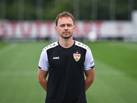 FUSSBALL 1. BUNDESLIGA SAISON 2025 2026 21.07.2025 Fototermin beim VfB Stuttgart auf dem Trainingsgelaende: Spielanalyst Jasper Smets