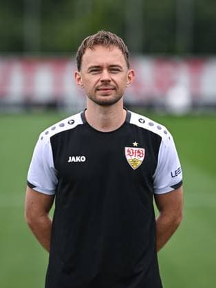 FUSSBALL 1. BUNDESLIGA SAISON 2025 2026 21.07.2025 Fototermin beim VfB Stuttgart auf dem Trainingsgelaende: Spielanalyst Jasper Smets