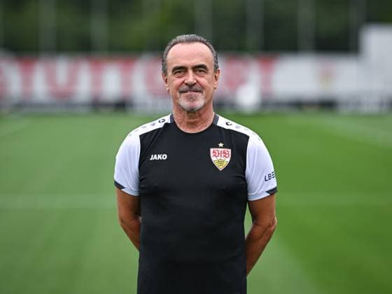FUSSBALL 1. BUNDESLIGA SAISON 2025 2026 21.07.2025 Fototermin beim VfB Stuttgart auf dem Trainingsgelaende: Teammanager Guenther Schaefer