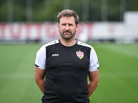 FUSSBALL 1. BUNDESLIGA SAISON 2025 2026 21.07.2025 Fototermin beim VfB Stuttgart auf dem Trainingsgelaende: Physiotherapeut Matthias Hahn