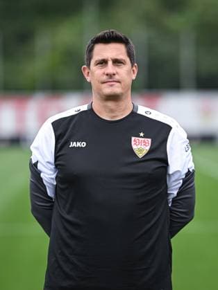 FUSSBALL 1. BUNDESLIGA SAISON 2025 2026 21.07.2025 Fototermin beim VfB Stuttgart auf dem Trainingsgelaende: Physiotherapeut Manuel Roth