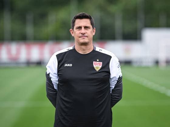 FUSSBALL 1. BUNDESLIGA SAISON 2025 2026 21.07.2025 Fototermin beim VfB Stuttgart auf dem Trainingsgelaende: Physiotherapeut Manuel Roth
