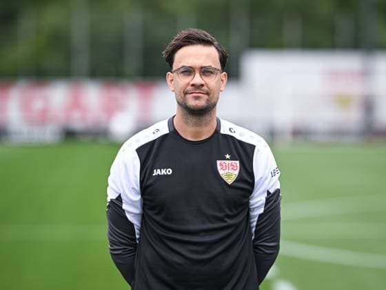 FUSSBALL 1. BUNDESLIGA SAISON 2025 2026 21.07.2025 Fototermin beim VfB Stuttgart auf dem Trainingsgelaende: Physiotherapeut Gregor Ludwig