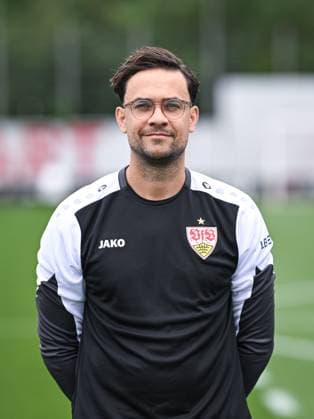 FUSSBALL 1. BUNDESLIGA SAISON 2025 2026 21.07.2025 Fototermin beim VfB Stuttgart auf dem Trainingsgelaende: Physiotherapeut Gregor Ludwig