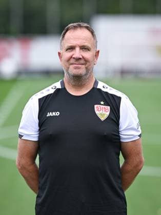 FUSSBALL 1. BUNDESLIGA SAISON 2025 2026 21.07.2025 Fototermin beim VfB Stuttgart auf dem Trainingsgelaende: Zeugwart Thomas Schultheiss