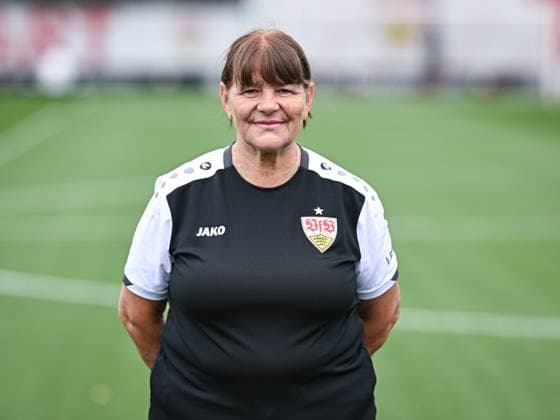 FUSSBALL 1. BUNDESLIGA SAISON 2025 2026 21.07.2025 Fototermin beim VfB Stuttgart auf dem Trainingsgelaende: Zeugwartin Gordana Markovic-Masala