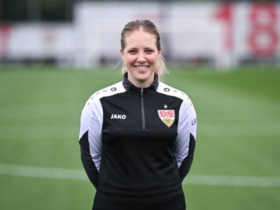 FUSSBALL 1. BUNDESLIGA SAISON 2025 2026 21.07.2025 Fototermin beim VfB Stuttgart auf dem Trainingsgelaende: Eraehrungsberaterin Nina Fischer