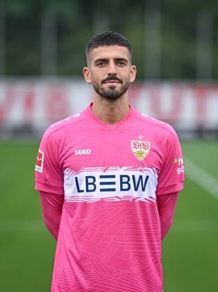 FUSSBALL 1. BUNDESLIGA SAISON 2025 2026 21.07.2025 Fototermin beim VfB Stuttgart auf dem Trainingsgelaende: Torwart Fabian Bredlow