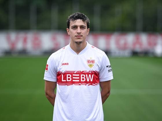 FUSSBALL 1. BUNDESLIGA SAISON 2025 2026 21.07.2025 Fototermin beim VfB Stuttgart auf dem Trainingsgelaende: Ameen Al-Dakhil