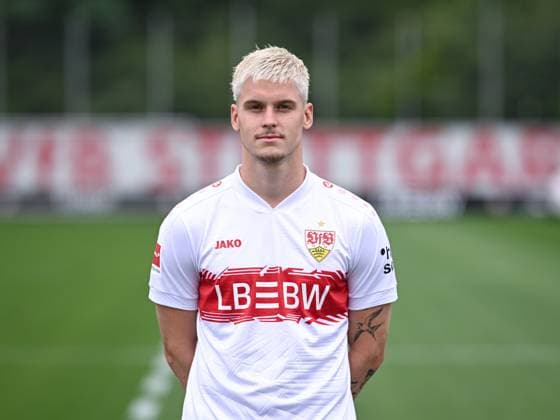 FUSSBALL 1. BUNDESLIGA SAISON 2025 2026 21.07.2025 Fototermin beim VfB Stuttgart auf dem Trainingsgelaende: Ramon Hendriks