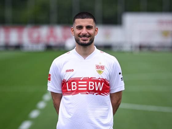 FUSSBALL 1. BUNDESLIGA SAISON 2025 2026 21.07.2025 Fototermin beim VfB Stuttgart auf dem Trainingsgelaende: Deniz Undav
