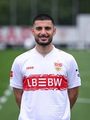FUSSBALL 1. BUNDESLIGA SAISON 2025 2026 21.07.2025 Fototermin beim VfB Stuttgart auf dem Trainingsgelaende: Deniz Undav *** FOOTBALL 1 BUNDESLIGA SEASON 2025 2026 21 07 2025 Photo session at VfB Stuttgart on the training ground Deniz Undav