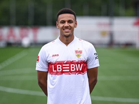 FUSSBALL 1. BUNDESLIGA SAISON 2025 2026 21.07.2025 Fototermin beim VfB Stuttgart auf dem Trainingsgelaende: Luca Jaquez